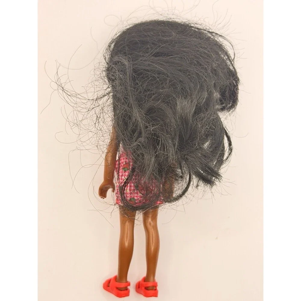 Mattel Barbie Club Chelsea Color Reveal Picnic Series doll T1